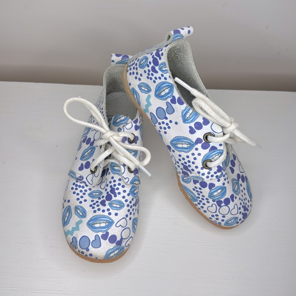 Lili Collection Girl Leather Shoes in White Light Blue Design S 9/8